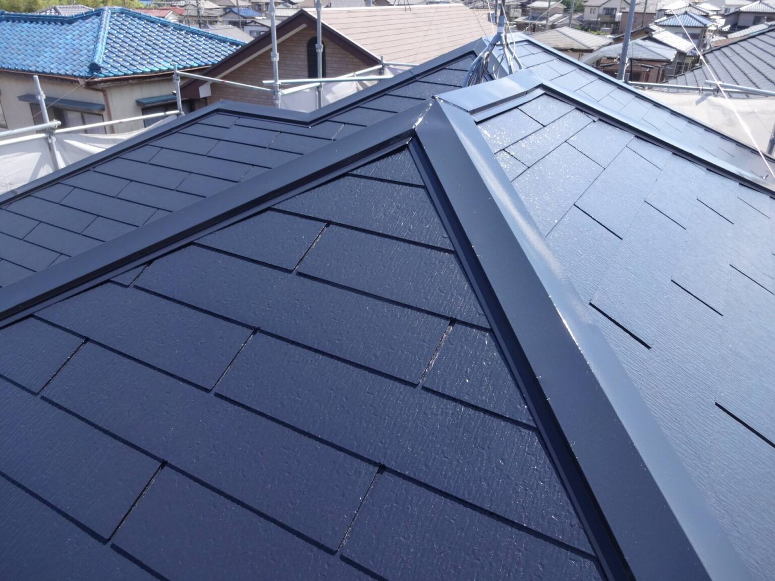 屋根の寄棟とは?その特徴と魅力について詳しく解説 | 屋根修理・屋根工事!株式会社屋根雨漏りのお医者さん【全国対応】